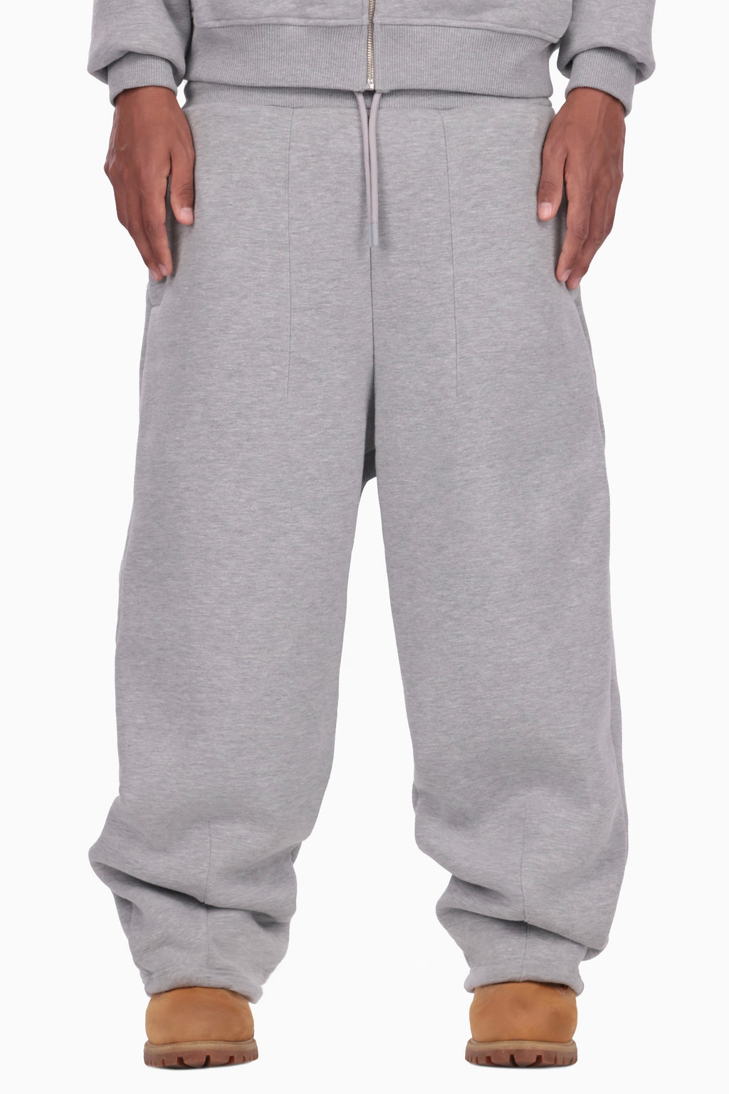HIGH-END ESSENTIAL SWEATPANTS