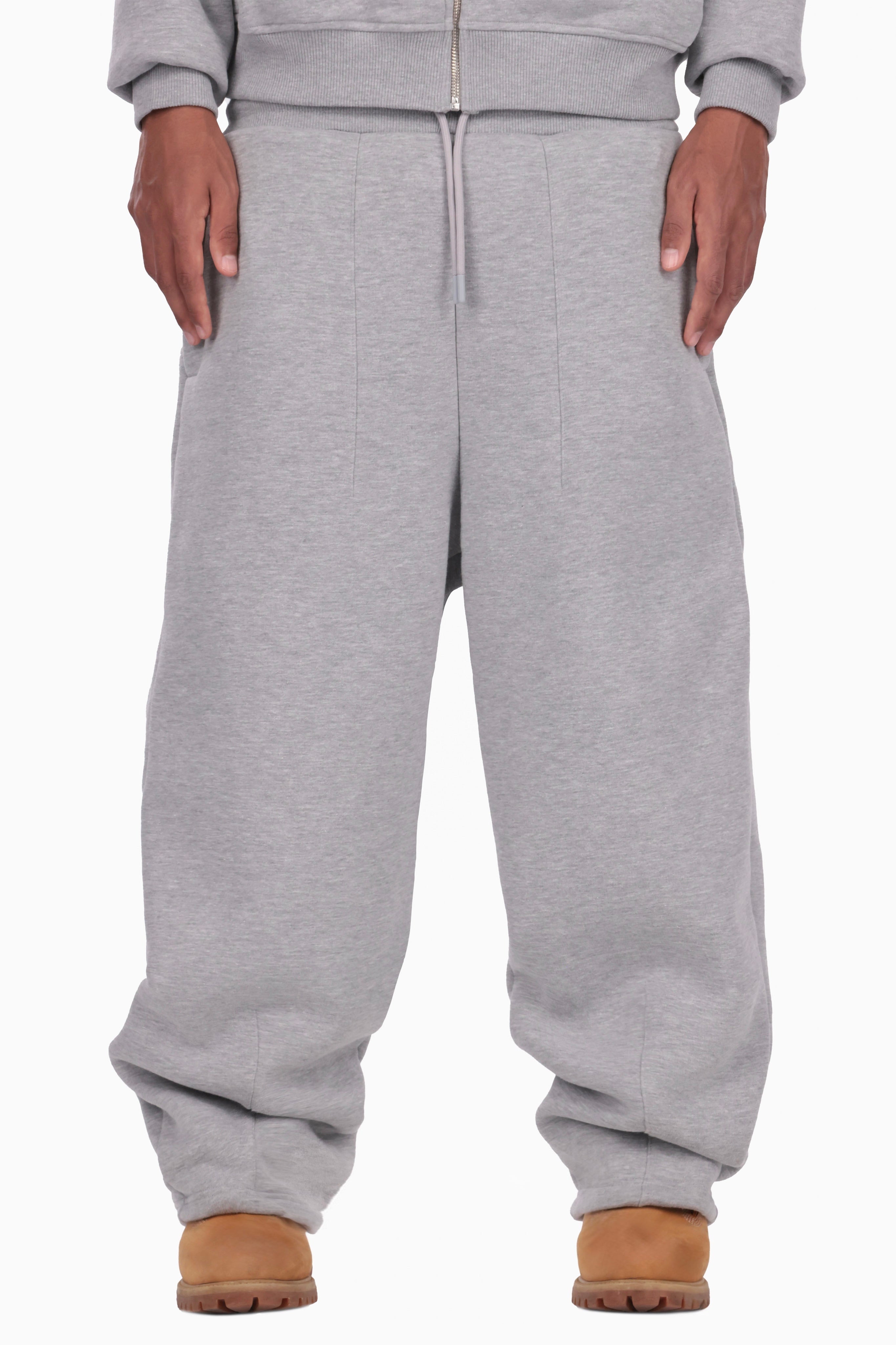 HIGH-END ESSENTIAL SWEATPANTS